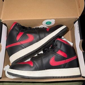 Euc nike jordan size 6y